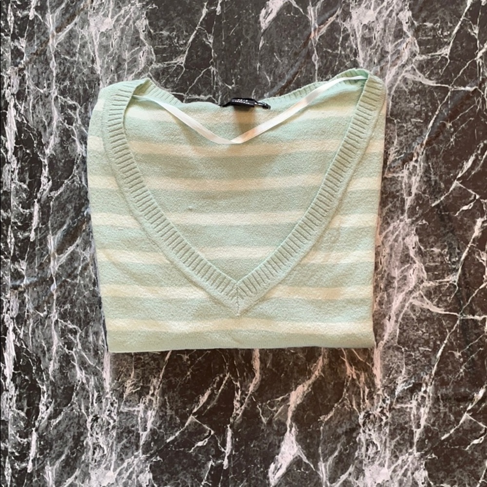 Women’s V-neck Sweater